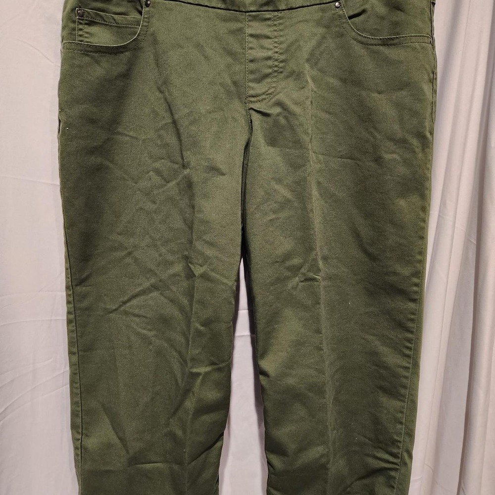 Time and Tru olive green cotton, polyester & spandex pants in a M (8-10)